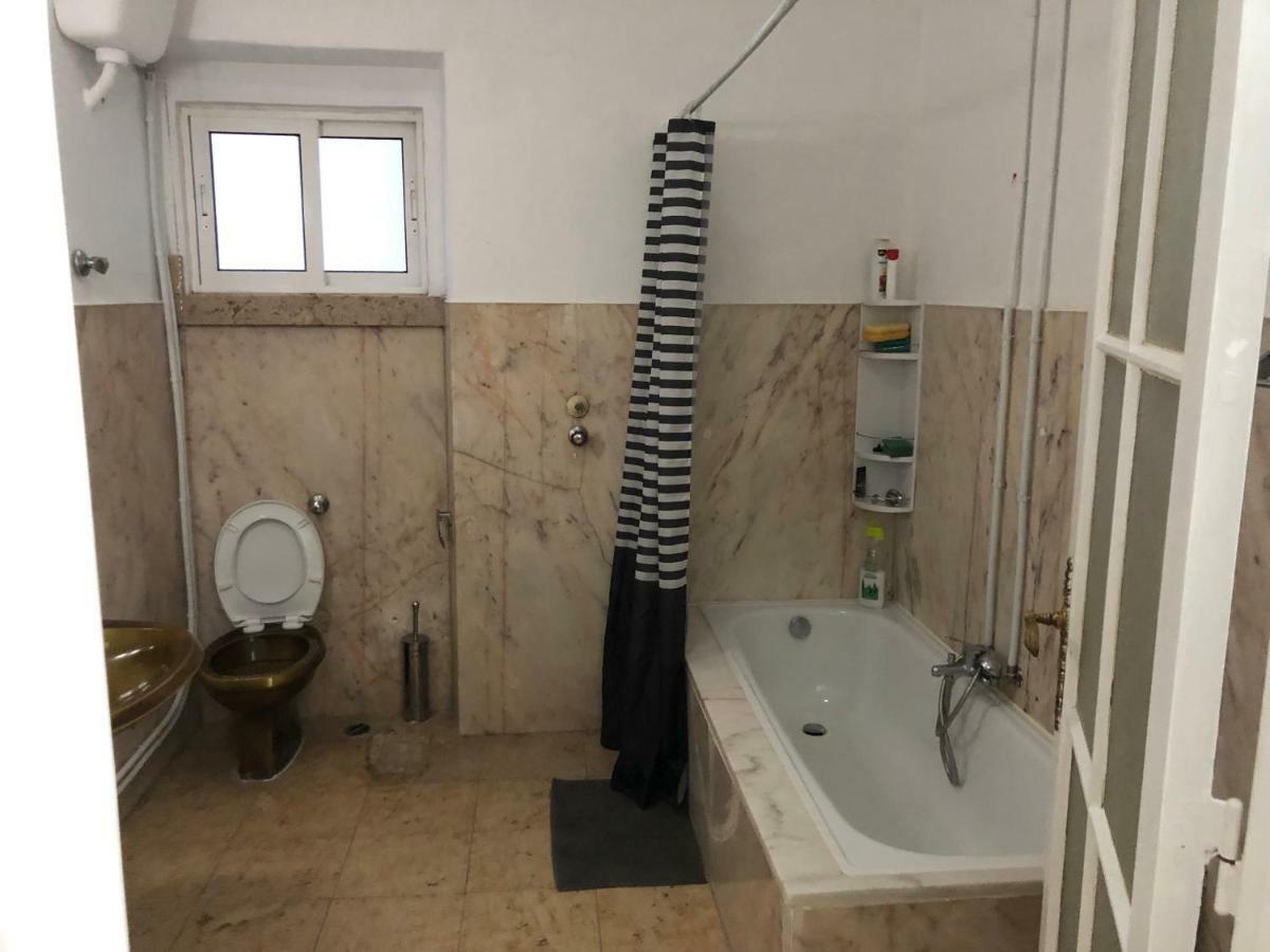 Apartment 3f *